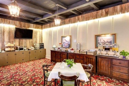 Dauphine Orleans Hotel breakfastroom